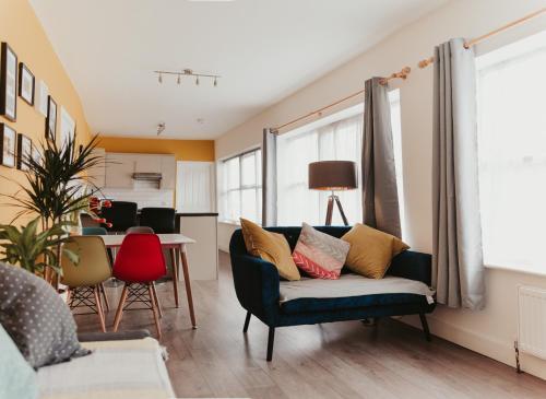 Margate Sands Apartment from SoHot Stays - Central Location