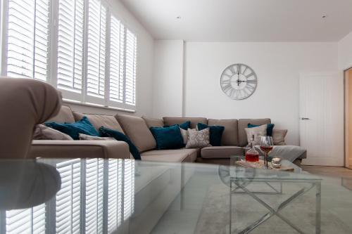 Stunning Bedford Show Home Apartment by Comfy Workers