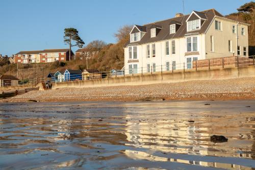 Water's Edge Apartment, Freshwater, Isle of Wight