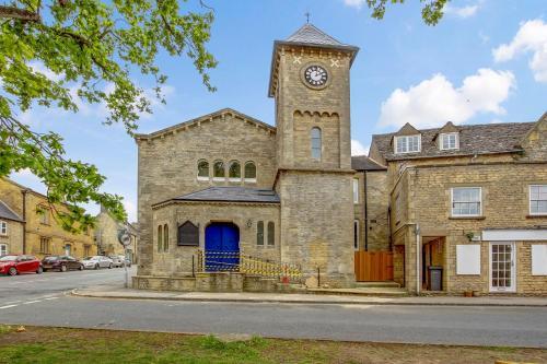 Church suite, Stow-on-the-Wold, Sleeps 4, town location, Stow-on-the-Wold, Gloucestershire