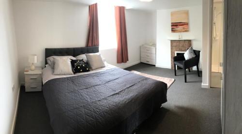 2 bed Apartment with 2 ensuites-near Train Station /Mayflower /City, Southampton, Hampshire