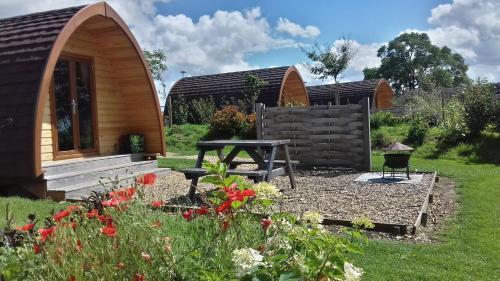 Buttercup Glamping Pod, Notgrove, Gloucestershire