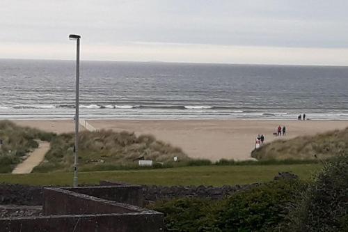 Cosy Castlerock Beside Beach Golf Course STILL OPEN