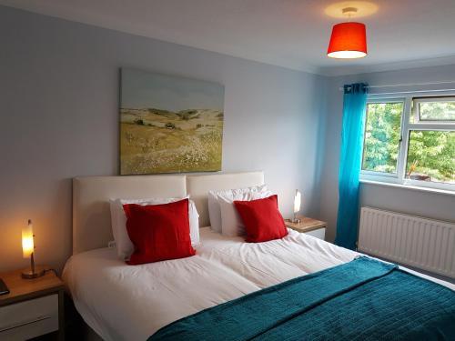 Penllech House - Huku Kwetu Notts - 3 Bedroom Spacious Lovely and Cosy with a Free Parking- Affordable and Suitable to Group Business Travellers, Bulwell, Nottinghamshire