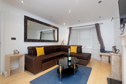 Leeds Townhouse Apartments 7 Beds in 4 Bedrooms