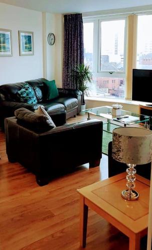 Spacious & Modern City Centre 2 Bedroom Apartment