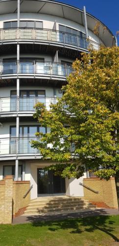 Sterling Modern Apartment, Greenhithe with Netflix Entertainment, Stone, Kent