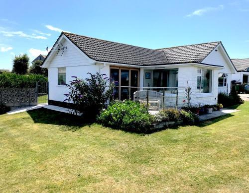 Beautiful coastal bungalow, Sennen, Porthcurno,sea