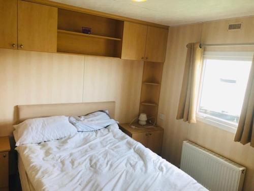 2 bedroom static caravan 5* Sand Le Mere Holiday Village Near Withernsea, E. Yorkshire