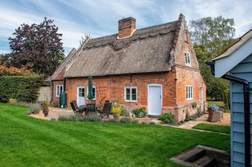 Thatch Cottage - luxury Norfolk Hideaway