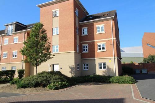 Central, Stylish 2-bed Apartment, with allocated parking