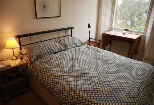 1-2 bedroom large flat in south Edinburgh
