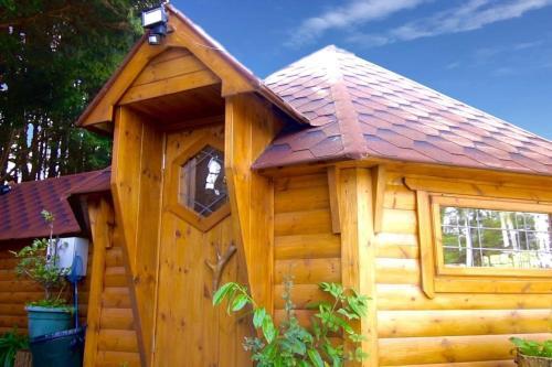 Charming 2-bed Cabin at Ashleigh House, Gaerwen, Isle of Anglesey