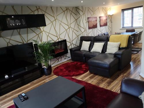 Nightingale Gardens - 4 Bed Detached House - Manchester, Pendlebury, Greater Manchester