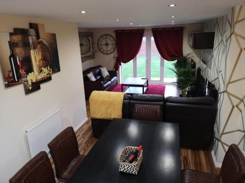 Nightingale Gardens - 4 Bed Detached House - Manchester