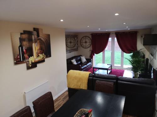 Nightingale Gardens - 4 Bed Detached House - Manchester