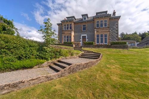 Oban Chateau Sleeps 22 with WiFi, Oban, Argyll and Bute