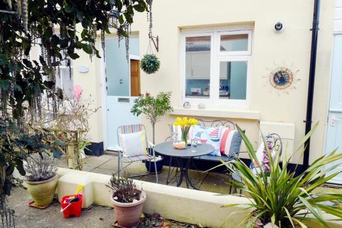 Bognor Regis Villa Sleeps 6 with WiFi