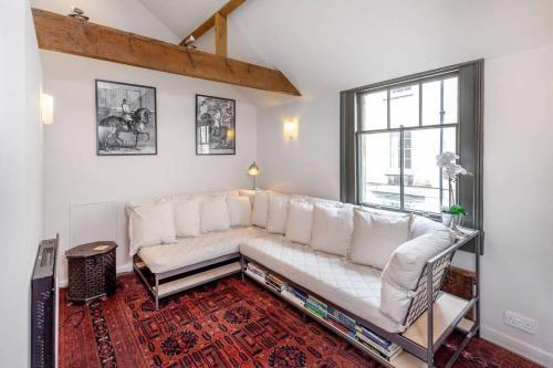 Coachman Cottage, Mews living in Central Bath, Bath, Somerset
