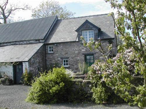 Alltybrain Farm Cottages and Farmhouse B&B, Lower Chapel, Powys