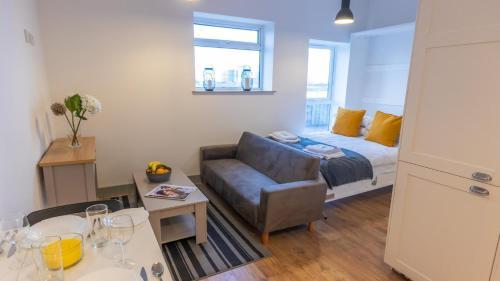 Spacious Studio near Salford Quays By Pillo Rooms, Salford, Greater Manchester