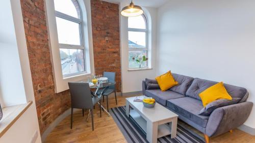 Spacious, Luxury Apartment close to Manchester City Centre By Pillo Rooms