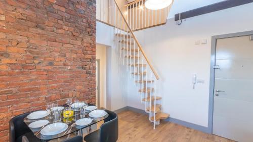 Spacious, Modern Duplex close to Mcr City Centre and Old Trafford By Pillo Rooms