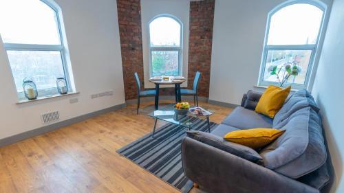 Spacious Modern Apartment close to Manchester City Centre By Pillo Rooms, Salford, Greater Manchester