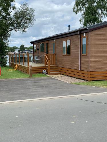 Lakeside lodge with Hot Tub, Tattershall, Lincolnshire