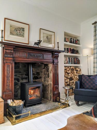 Central Hawick spacious stylish flat with log burner