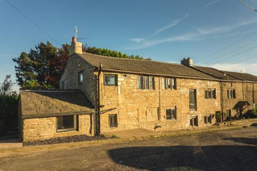 Luxury traditional stone farmhouse, stunning views, Moorside, Greater Manchester