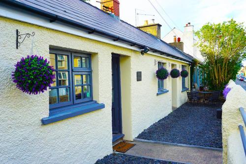 Staycation at Pine Cottage, a newly refurbished holiday cottage, Goodwick, Pembrokeshire