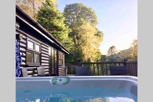 Mistletoe One Luxury Lodge with Hot Tub Windermere, Troutbeck Bridge, Cumbria
