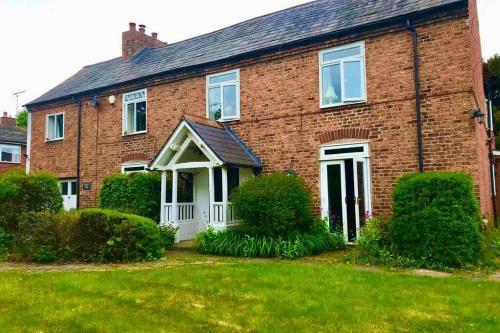 Bretton House Farm Retreat with Yoga Studio, Broughton, Flintshire