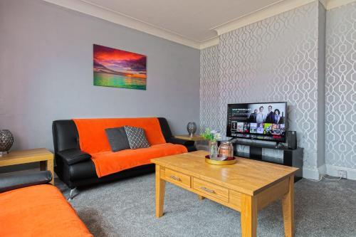 Bright and Modern Home 4 beds CCTV Parking