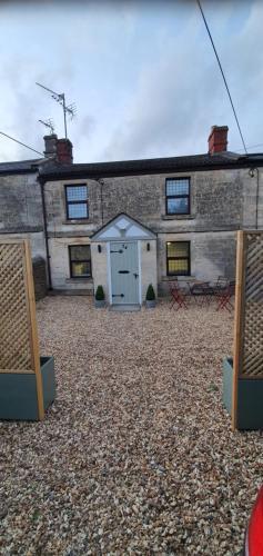 Quirky Cottage - Dogs Welcome - Free 24 hr Cancellation's, Corsham, Wiltshire