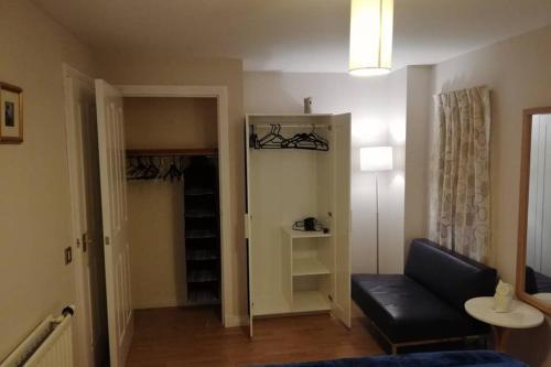 4 bedroom 2 bathroom maisonette apartment with Free parking in central Edinburgh!