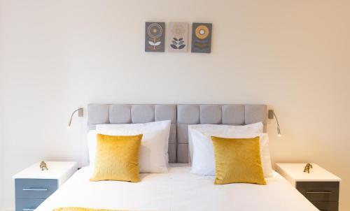 Luxury Serviced Apartment in St Albans, 5 min walk to Station, Free Super-fast Wifi, Free Allocated onsite Parking, St Albans, Hertfordshire