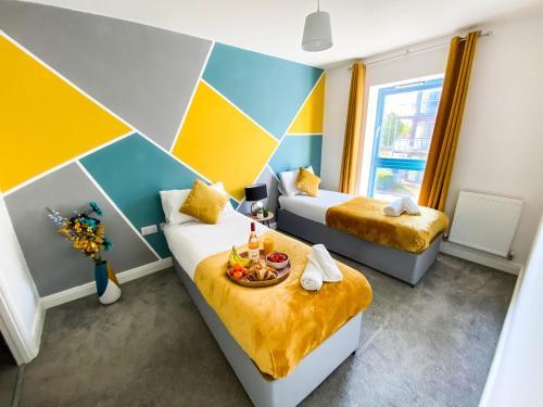 3 bedroom, Luxury house with FREE Parking, Wifi & Netflix!, Broughton, Buckinghamshire