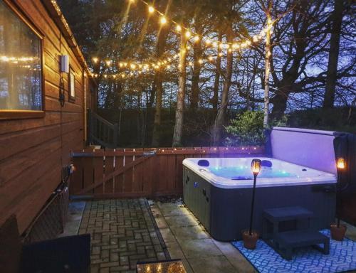 Foxwood Lodge Private Hot Tub Getaway