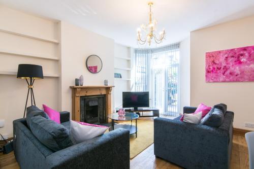 Lovely, Spacious & Inviting 5bed House w/ Parking - Redcliffe House