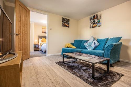 Contemporary 1 bedroom flat in North Oxford with parking