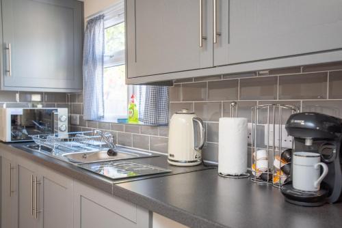 Contemporary 1 bedroom flat in North Oxford with parking