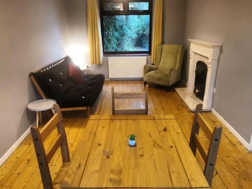 Self Contained 4 Bed House with Off Street Parking