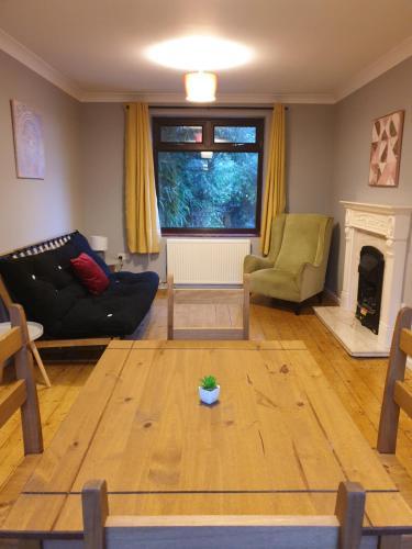 Self Contained 4 Bed House with Off Street Parking