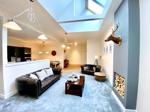 Luxurious 2 Bedroom Apartment in Elgin - Free Parking, Free WiFi - Lesmurdie House