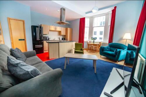 Renfield Apartment, Bright and Spacious Home, Glasgow, South Lanarkshire