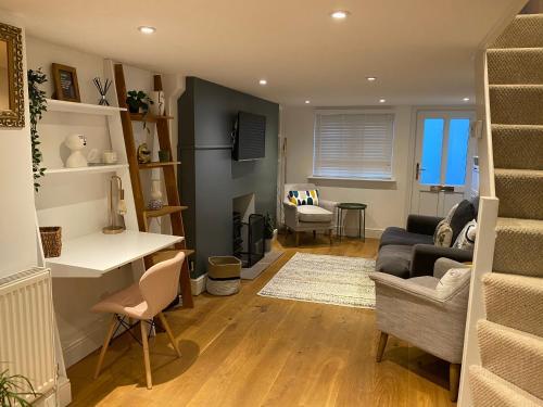 Cosy and Contemporary Cottage, Uckfield, East Sussex