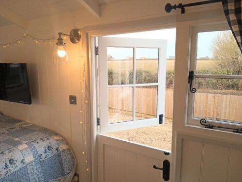 Yew Tree View Luxury Shepherd's Hut