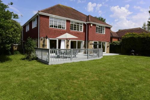 Inviting 7-Bed House with sea views in Hythe, Hythe, Kent